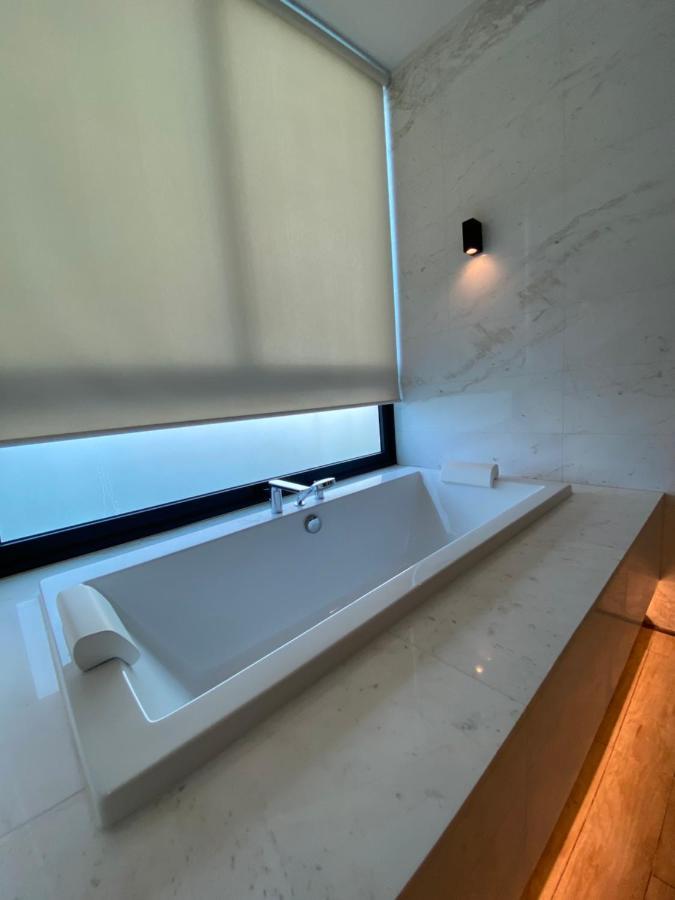 Ikiru 18 Private Saltwater Pool Villa, 3 Ensuite Br, Outdoor Bbq, 5 Mins To Beach Pantai Cenang  Exteriér fotografie