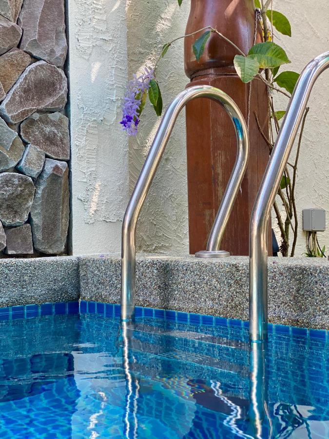 Ikiru 18 Private Saltwater Pool Villa, 3 Ensuite Br, Outdoor Bbq, 5 Mins To Beach Pantai Cenang  Exteriér fotografie